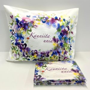 Tyynyliina Orvokkikranssi, Mateli’s design x Minna Immonen