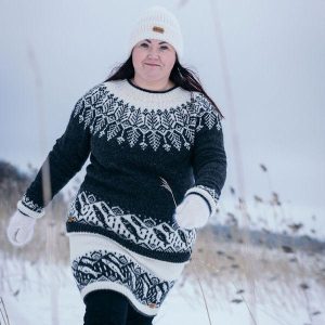 Käsin neulottu Puula-villapaita aikuiselle Olli-langasta
